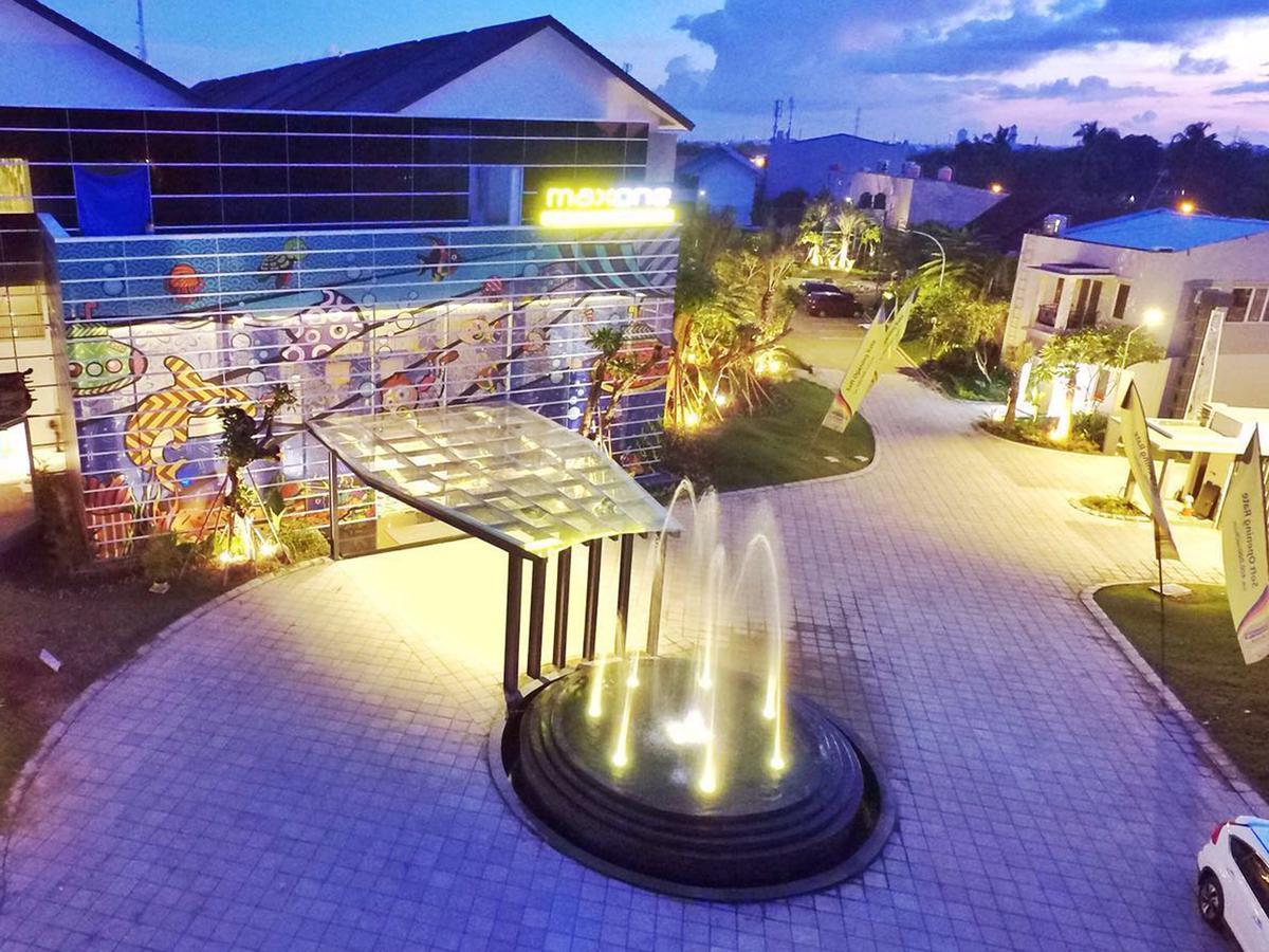 Maxonehotels At Resort Makassar Macáçar Exterior foto